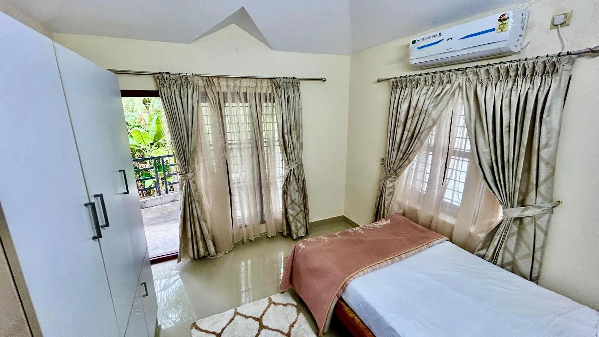 Krishnakripa - Luxury Private Villa Near Guruvayoor Temple Guruvāyūr